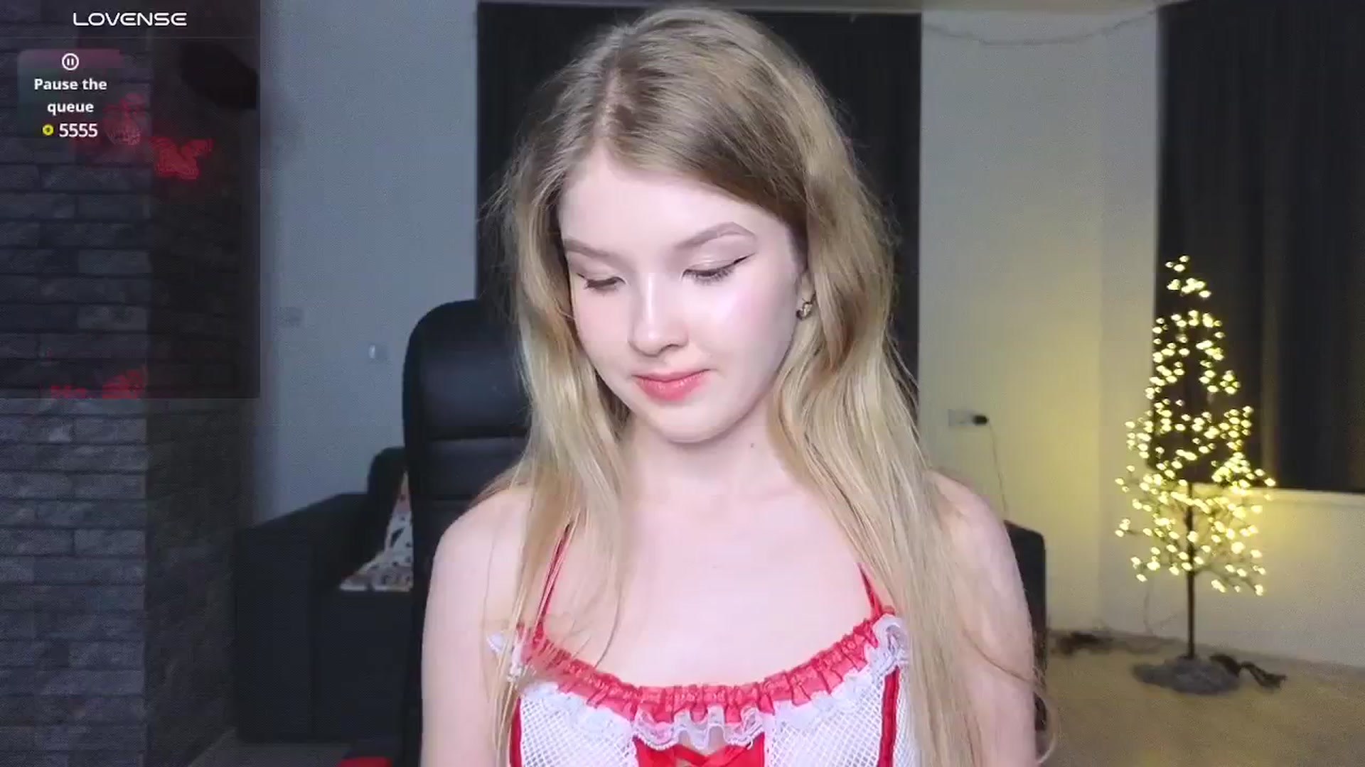 Gallery image thumbnail from Emiliya_Cute's myfreecams stream on, 11/17/2024, 18:55 image 2 of 20