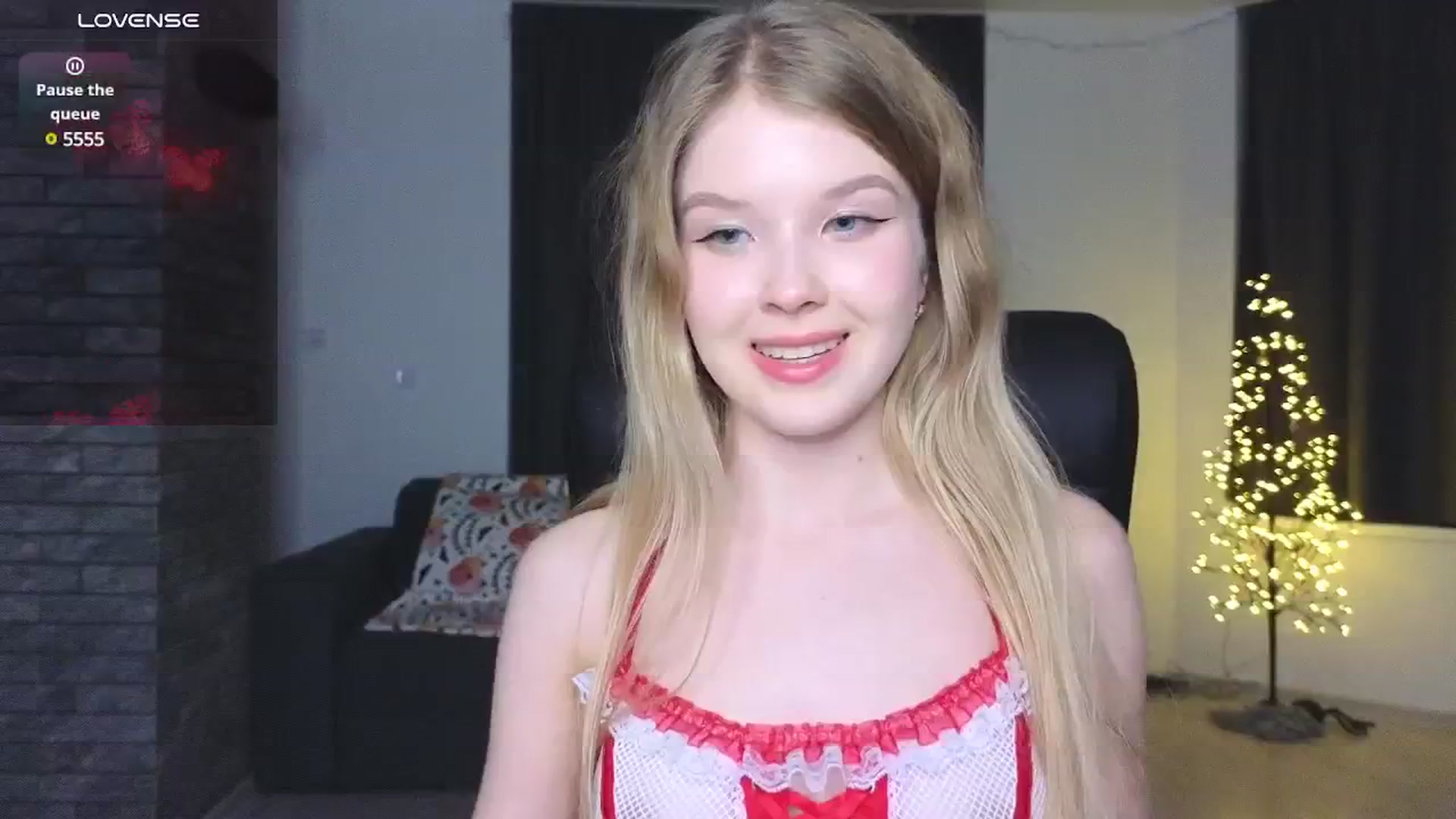 Gallery image thumbnail from Emiliya_Cute's myfreecams stream on, 11/17/2024, 18:55 image 4 of 20