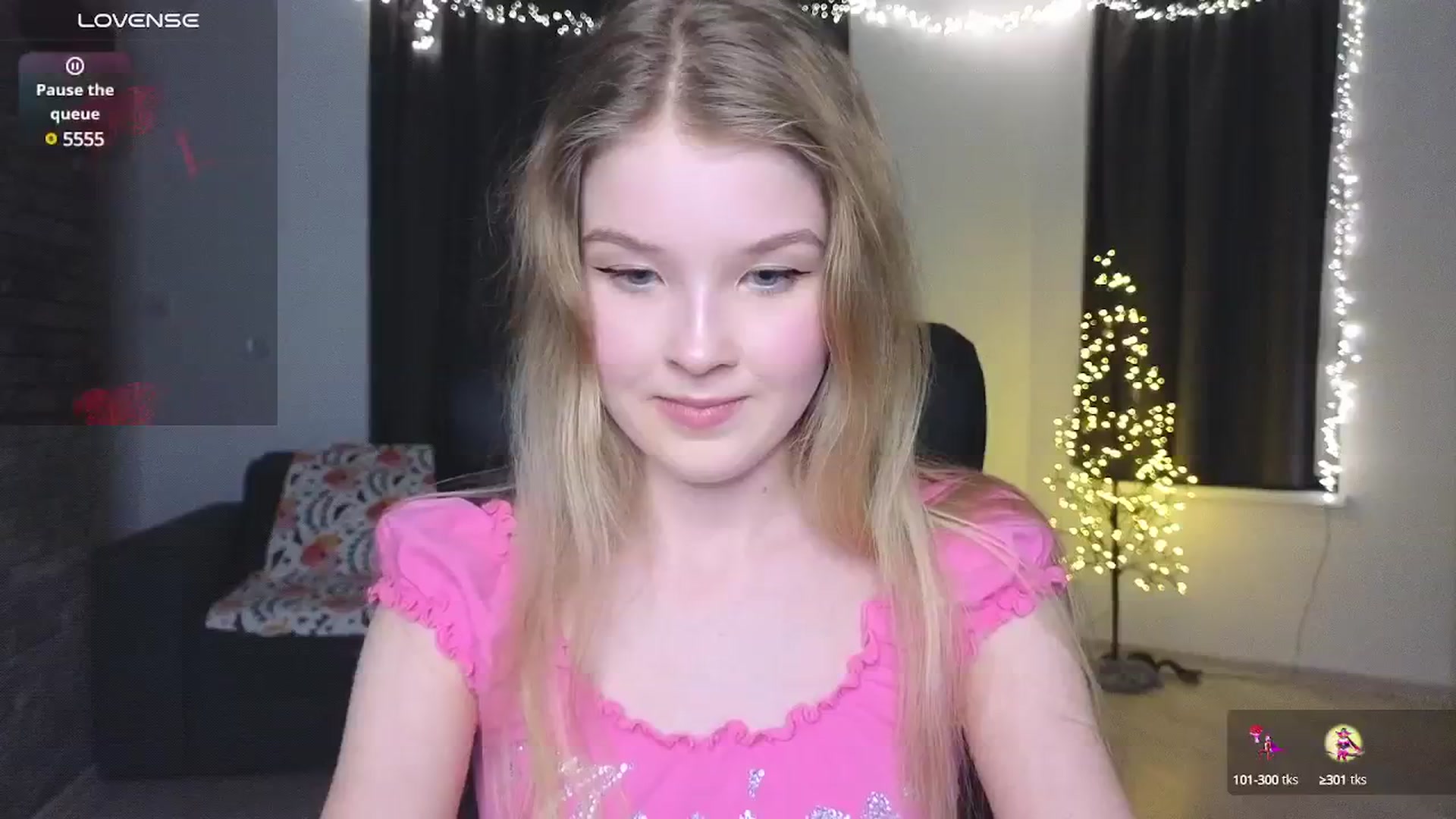 Gallery image thumbnail from Emiliya_Cute's myfreecams stream on, 11/18/2024, 17:39 image 16 of 20