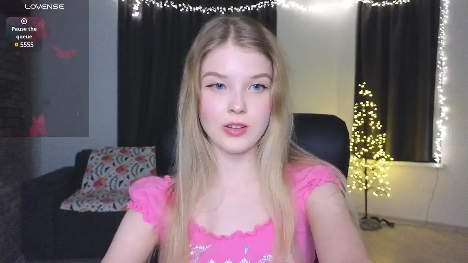 Gallery image thumbnail from Emiliya_Cute's myfreecams stream on, 11/18/2024, 18:55 image 15 of 20