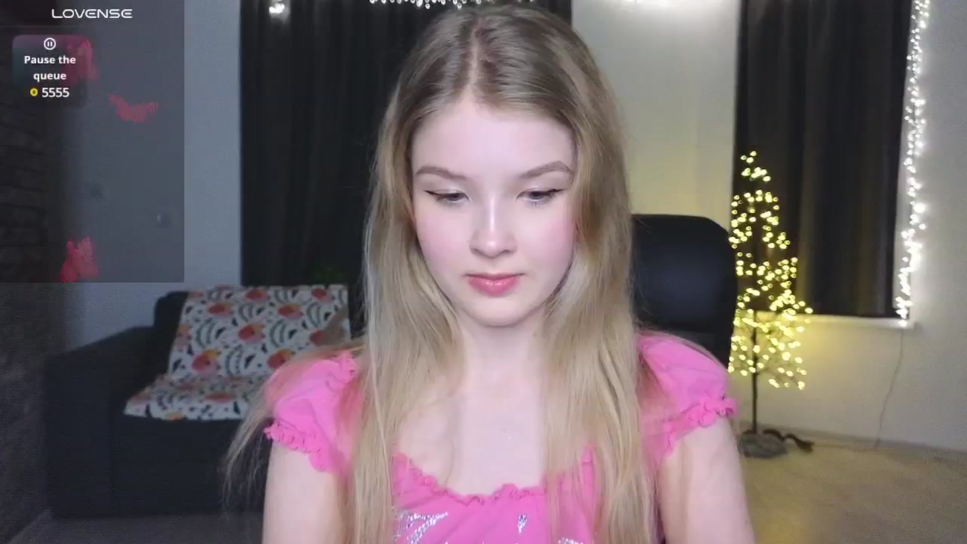 Gallery image thumbnail from Emiliya_Cute's myfreecams stream on, 11/18/2024, 18:55 image 10 of 20