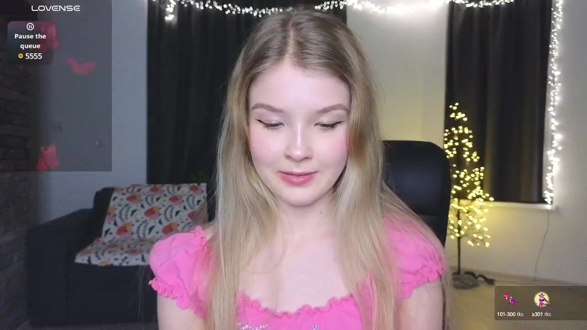 Gallery image thumbnail from Emiliya_Cute's myfreecams stream on, 11/18/2024, 18:55 image 13 of 20