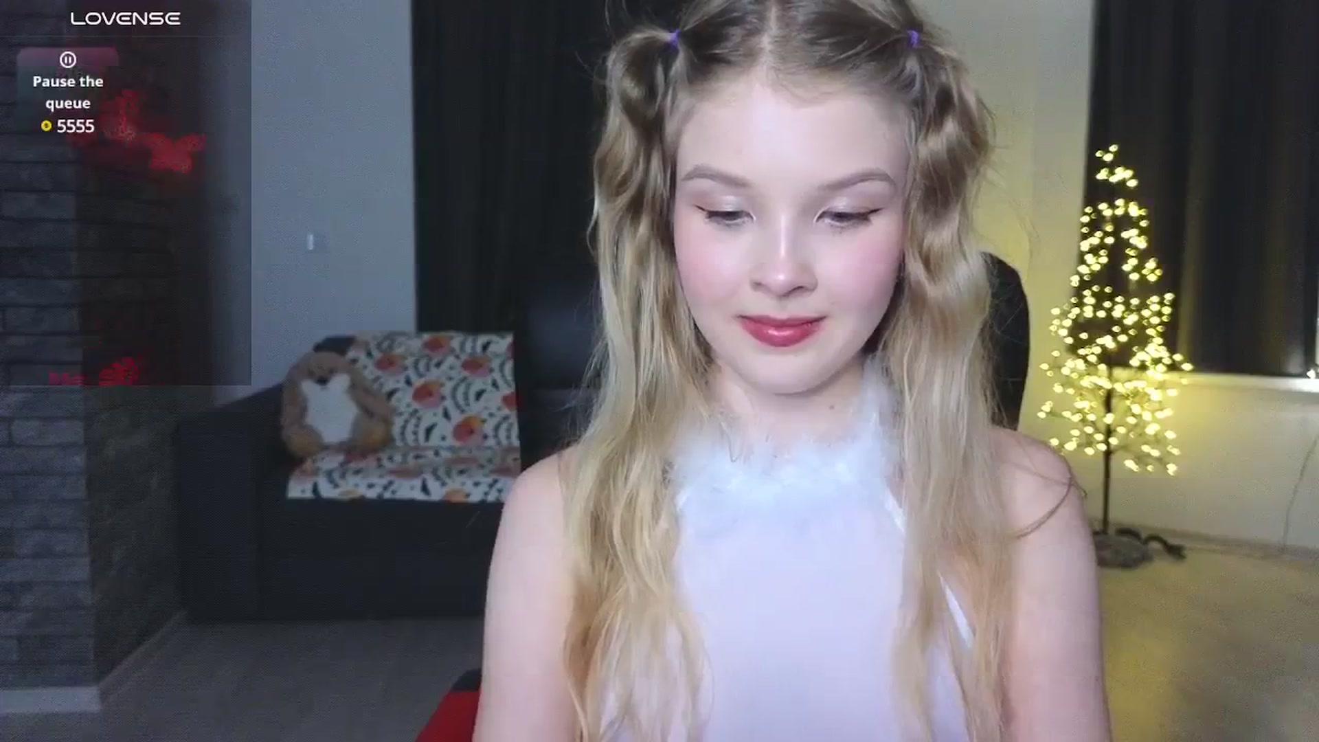Gallery image thumbnail from Emiliya_Cute's myfreecams stream on, 11/22/2024, 15:38 image 20 of 20