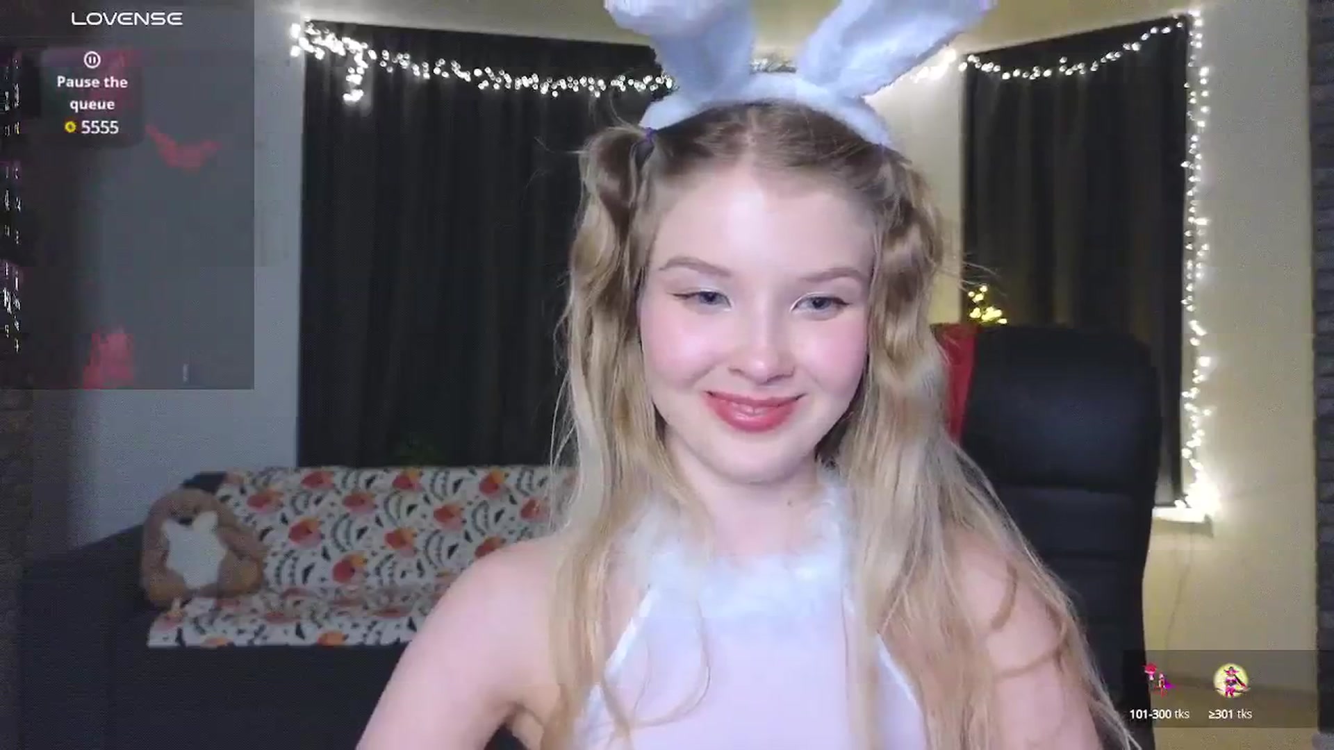 Gallery image thumbnail from Emiliya_Cute's myfreecams stream on, 11/22/2024, 19:25 image 17 of 20