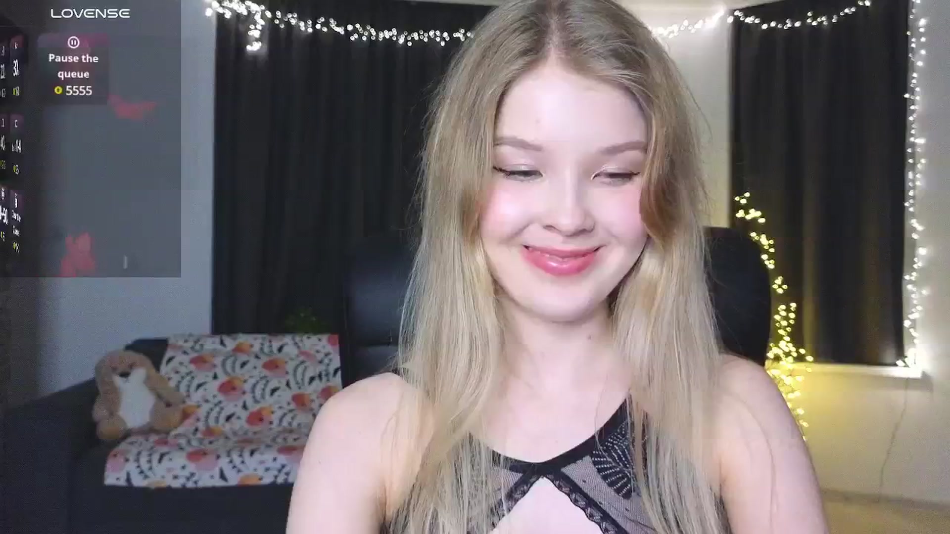 Gallery image thumbnail from Emiliya_Cute's myfreecams stream on, 11/24/2024, 19:22 image 3 of 20