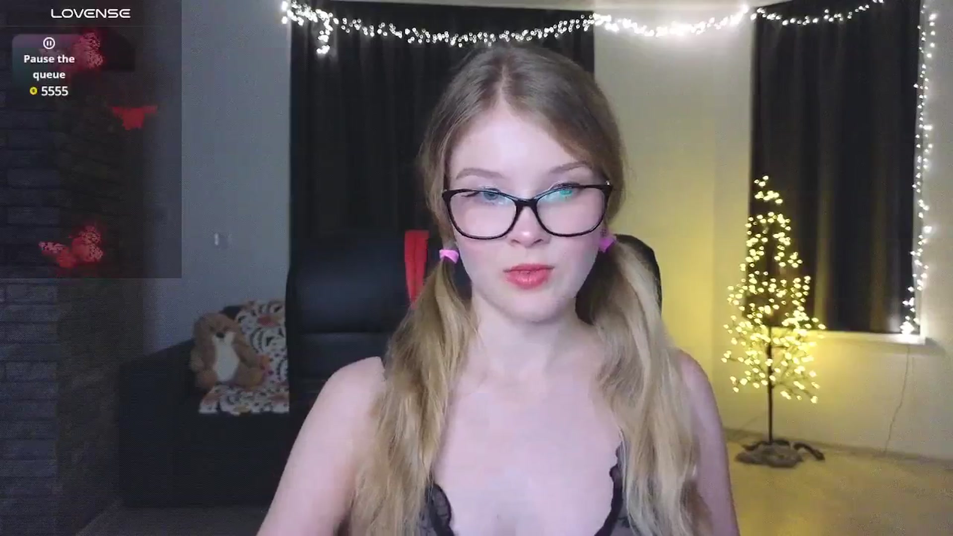 Gallery image thumbnail from Emiliya_Cute's myfreecams stream on, 11/28/2024, 18:05 image 5 of 20