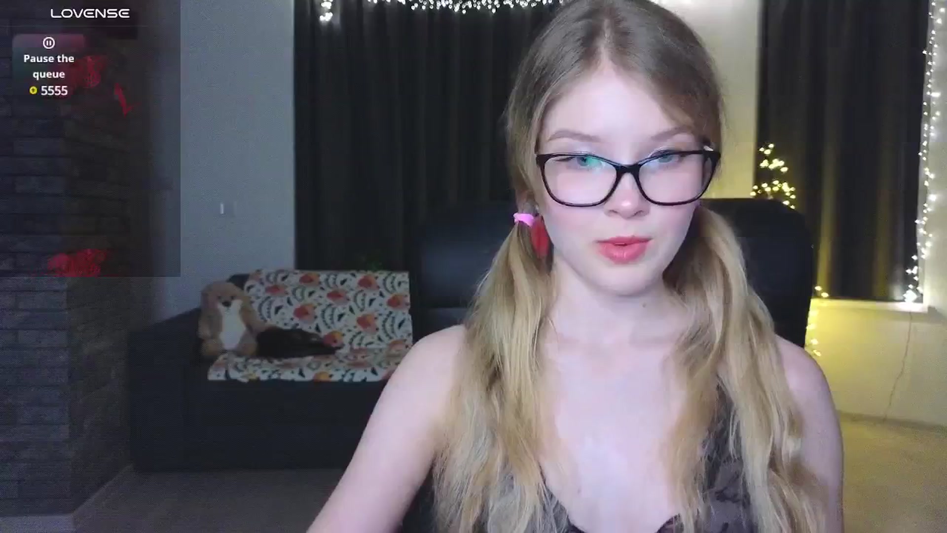 Gallery image thumbnail from Emiliya_Cute's myfreecams stream on, 11/28/2024, 18:57 image 17 of 20