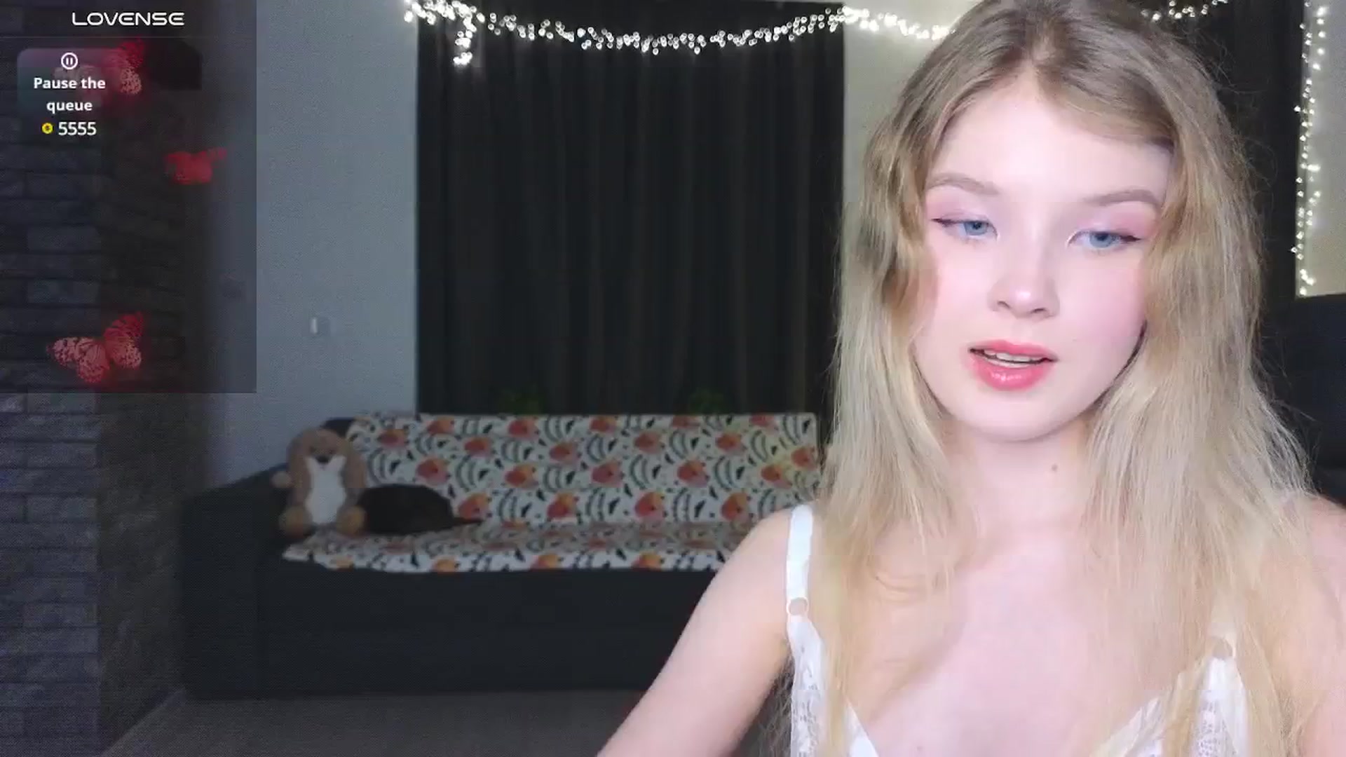 Gallery image thumbnail from Emiliya_Cute's myfreecams stream on, 12/01/2024, 16:26 image 12 of 20
