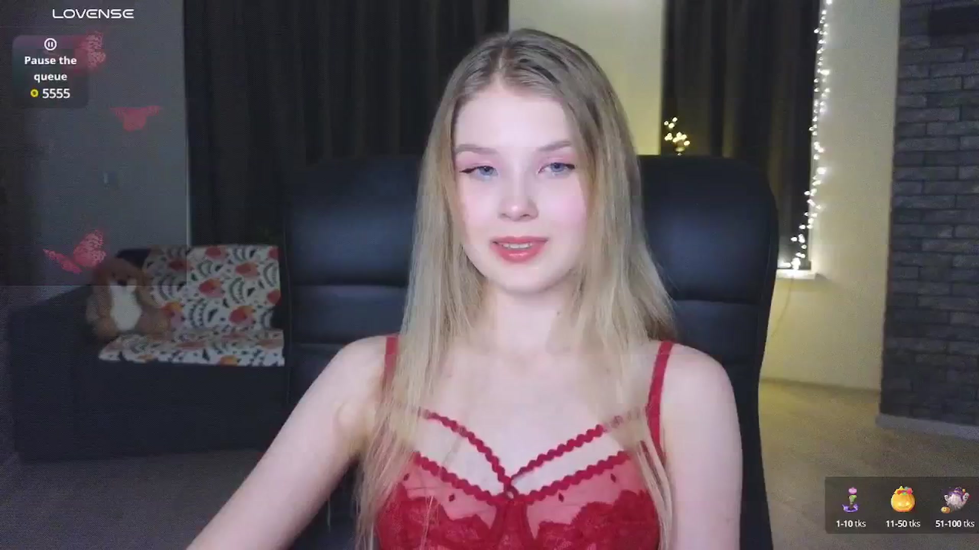 Gallery image thumbnail from Emiliya_Cute's myfreecams stream on, 12/04/2024, 16:48 image 13 of 20