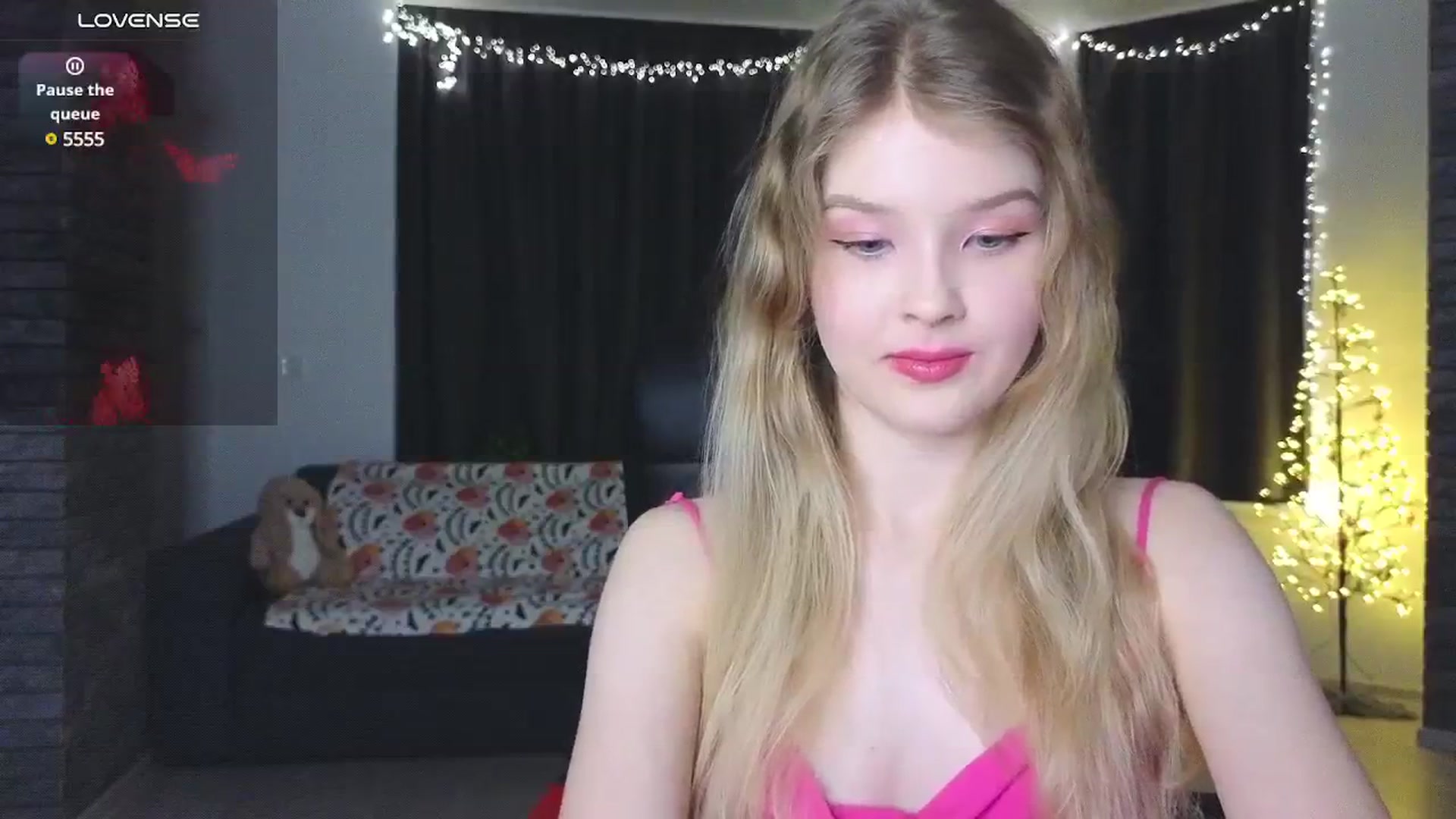 Gallery image thumbnail from Emiliya_Cute's myfreecams stream on, 12/11/2024, 18:06 image 13 of 20