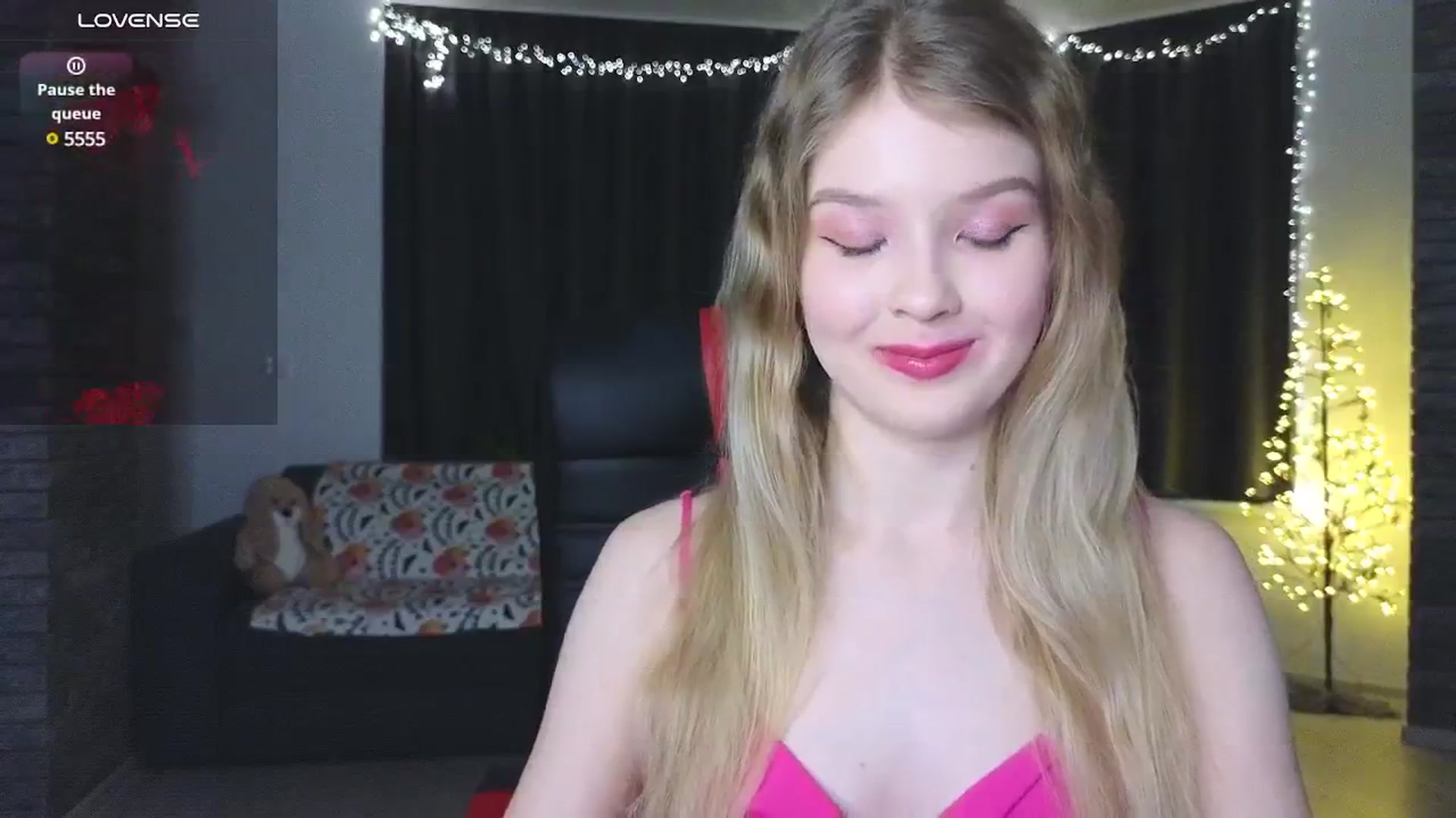 Gallery image thumbnail from Emiliya_Cute's myfreecams stream on, 12/11/2024, 18:06 image 14 of 20