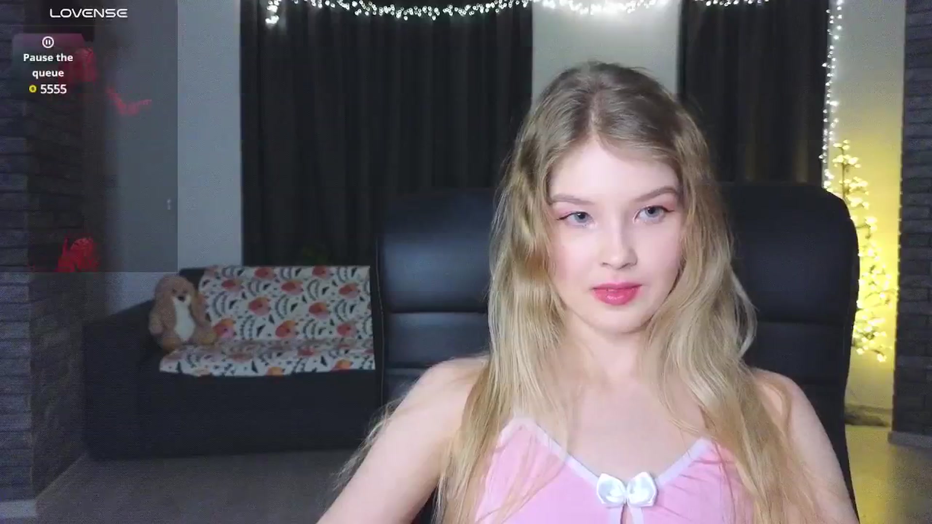 Gallery image thumbnail from Emiliya_Cute's myfreecams stream on, 12/11/2024, 18:49 image 14 of 20