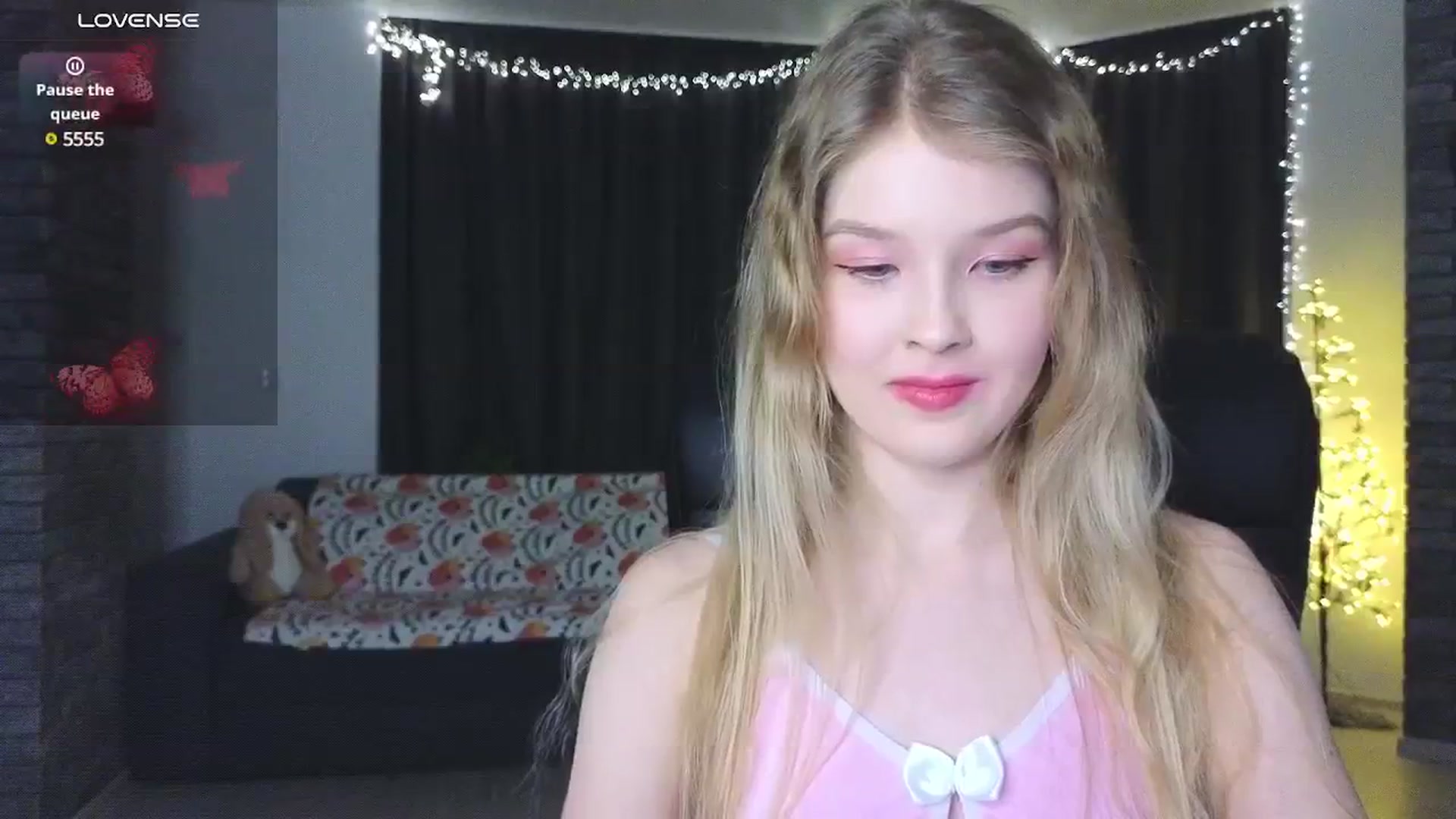 Gallery image thumbnail from Emiliya_Cute's myfreecams stream on, 12/11/2024, 18:49 image 17 of 20
