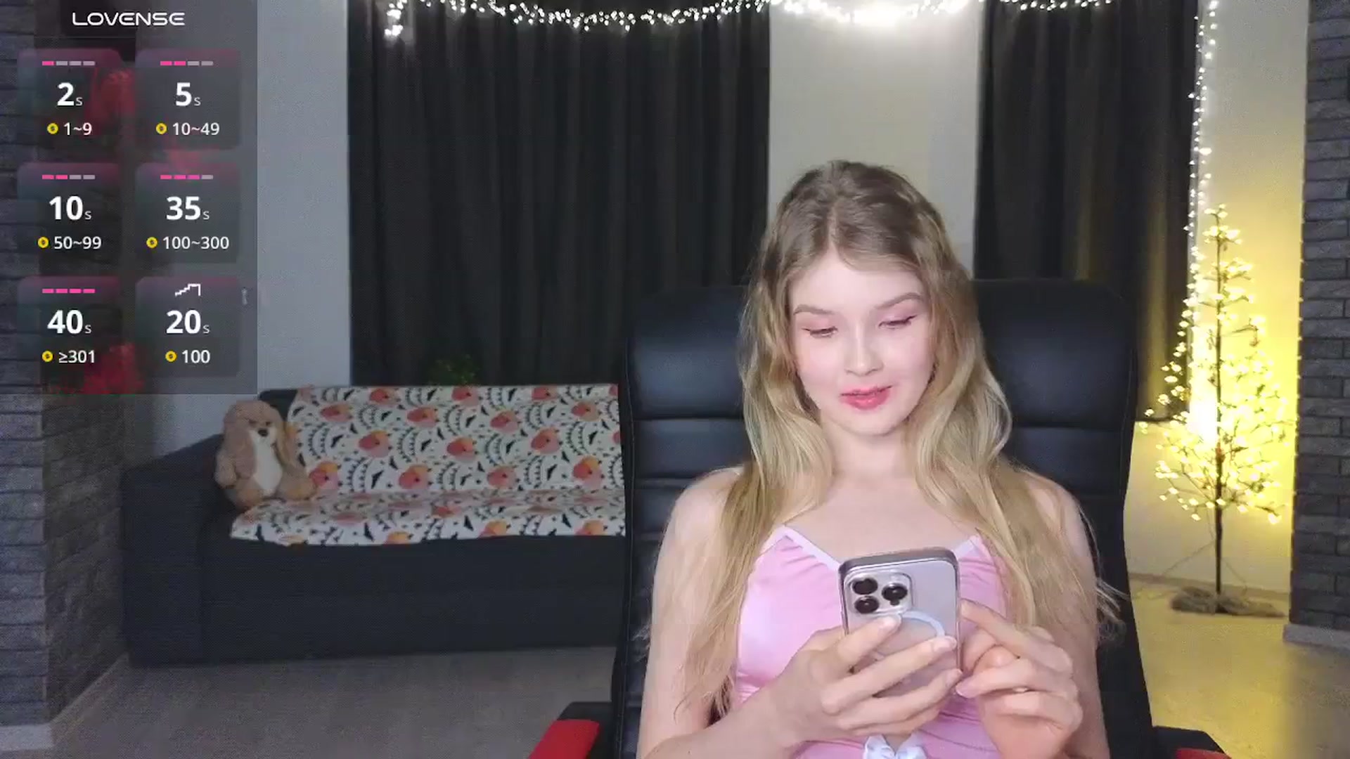Gallery image thumbnail from Emiliya_Cute's myfreecams stream on, 12/11/2024, 18:49 image 10 of 20