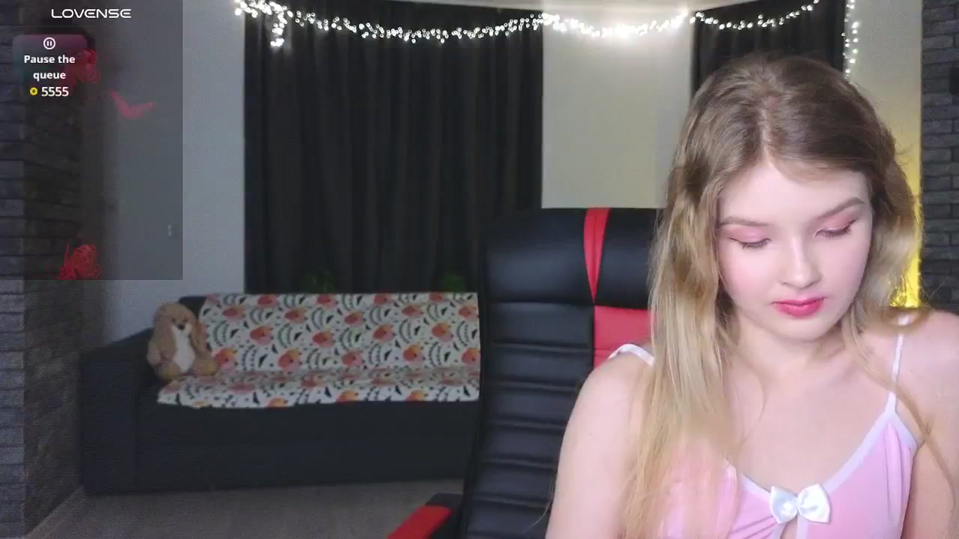 Gallery image thumbnail from Emiliya_Cute's myfreecams stream on, 12/11/2024, 19:27 image 1 of 20