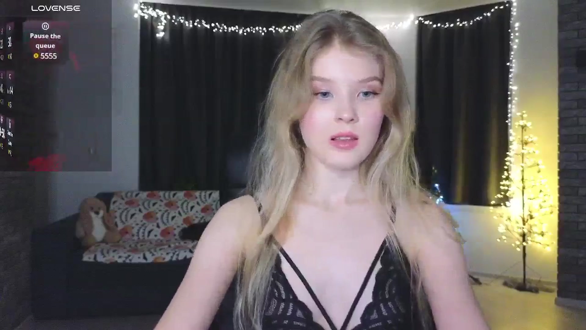 Gallery image thumbnail from Emiliya_Cute's myfreecams stream on, 12/12/2024, 19:31 image 7 of 20