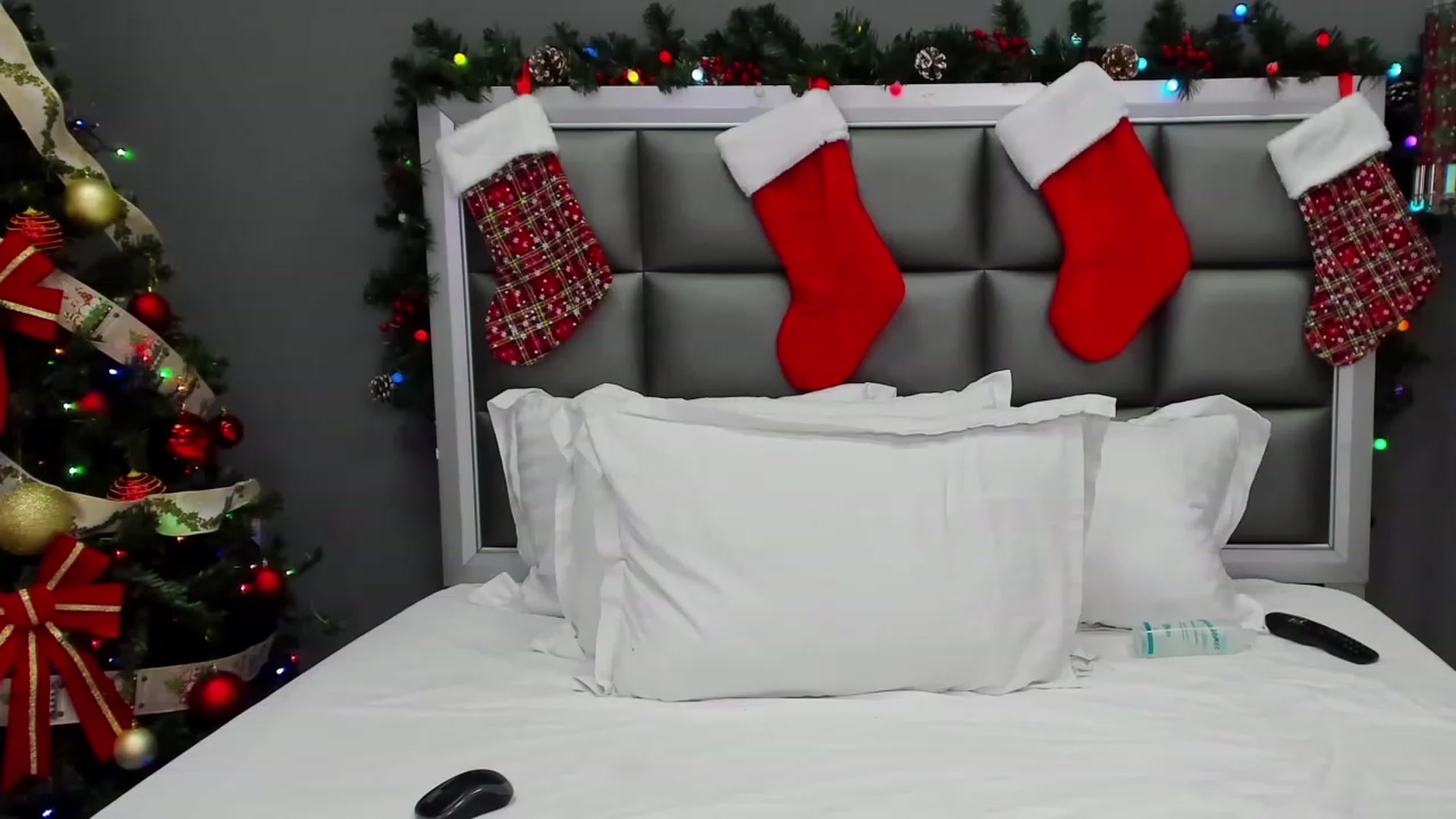Gallery image thumbnail from EmillyBronte's myfreecams stream on, 12/05/2022, 22:45 image 20 of 20