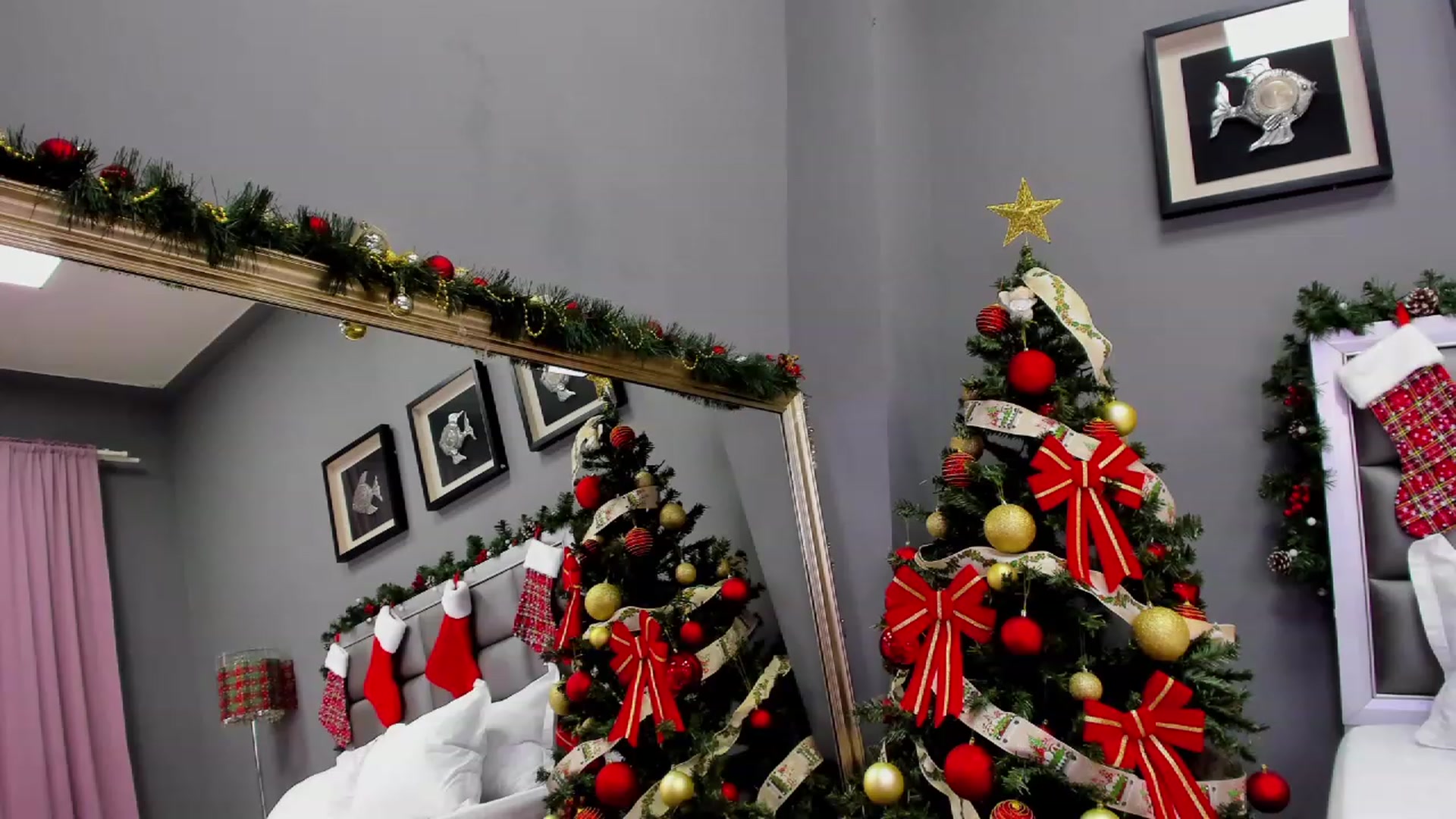 Gallery image thumbnail from EmillyBronte's myfreecams stream on, 12/19/2022, 20:39 image 3 of 20