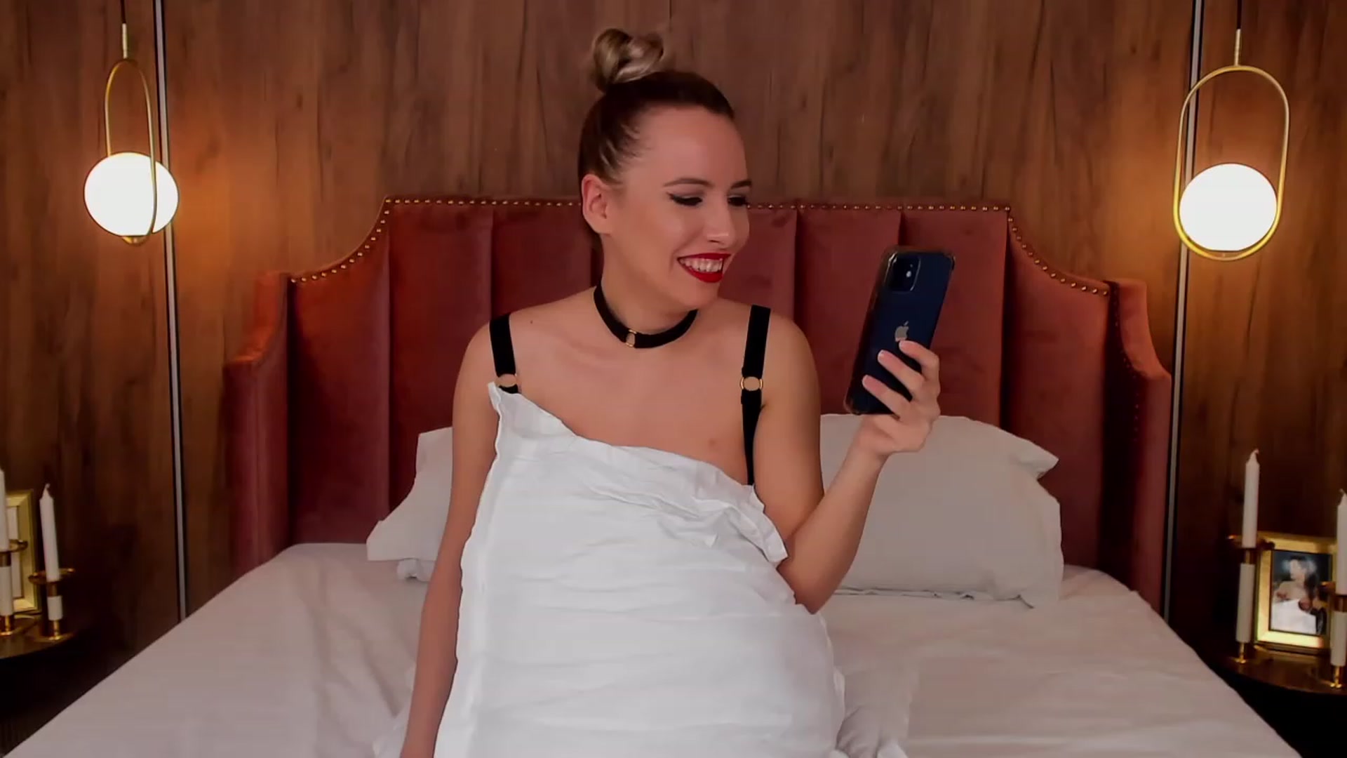 Gallery image thumbnail from EmillyBronte's myfreecams stream on, 01/09/2023, 24:02 image 12 of 20