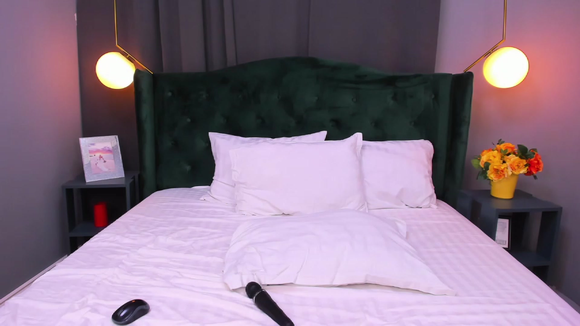Gallery image thumbnail from EmillyBronte's myfreecams stream on, 06/12/2023, 02:35 image 5 of 20