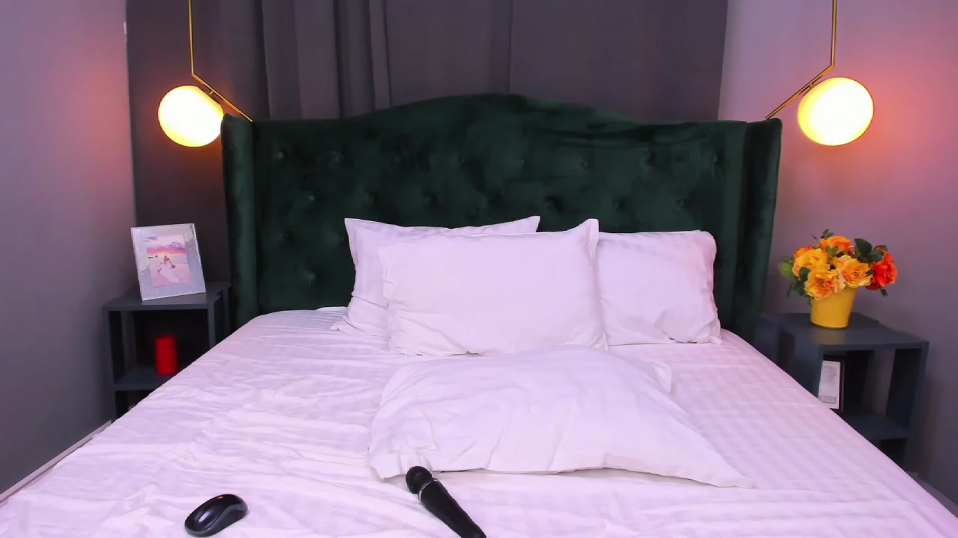 Gallery image thumbnail from EmillyBronte's myfreecams stream on, 06/12/2023, 02:35 image 4 of 20
