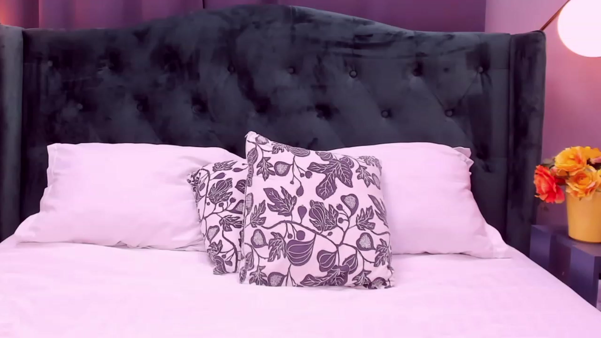 Gallery image thumbnail from EmillyBronte's myfreecams stream on, 06/18/2023, 20:56 image 19 of 20