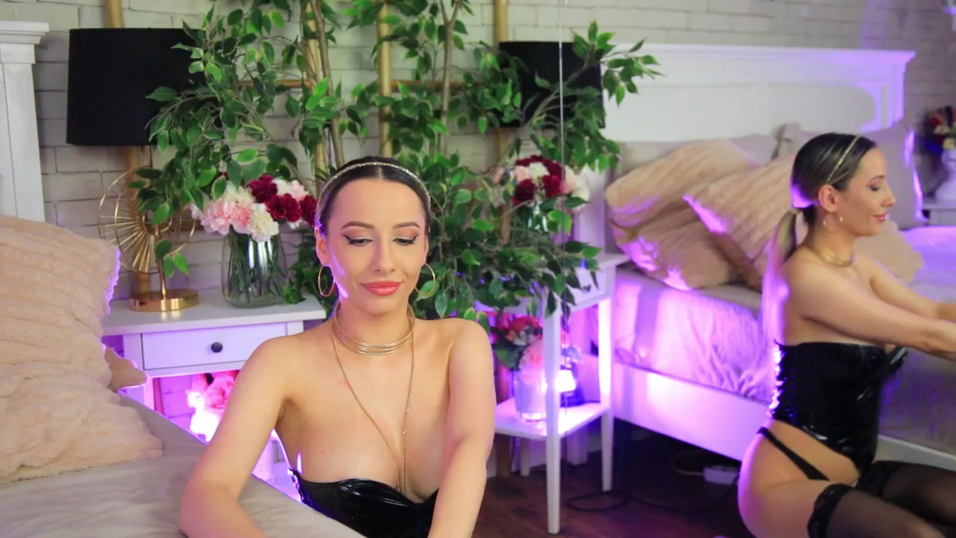 Gallery image thumbnail from EmillyBronte's myfreecams stream on, 03/10/2026, 03:43 image 1 of 20