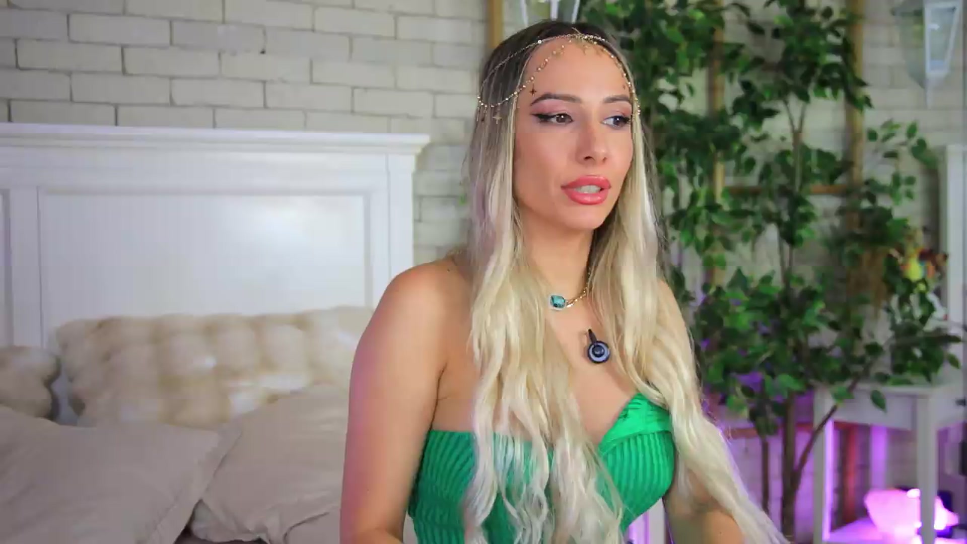 Gallery image thumbnail from EmillyBronte's myfreecams stream on, 08/18/2026, 02:50 image 19 of 20