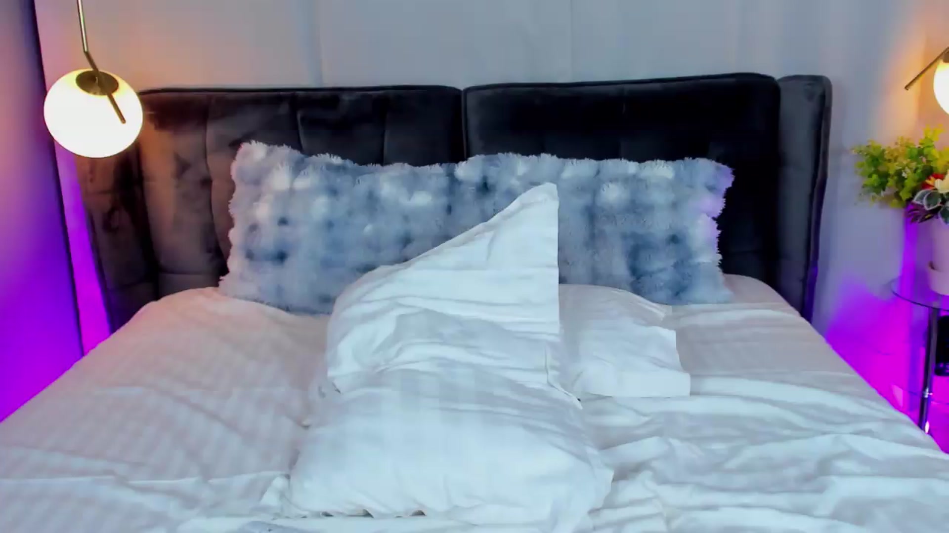 Gallery image thumbnail from EmillyBronte's myfreecams stream on, 08/23/2026, 23:02 image 15 of 20