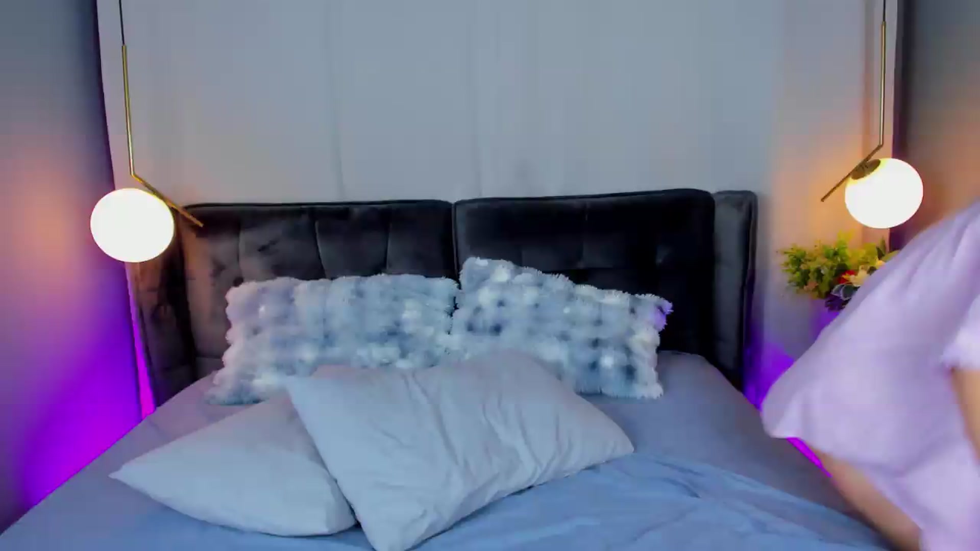 Gallery image thumbnail from EmillyBronte's myfreecams stream on, 08/26/2026, 01:35 image 6 of 20