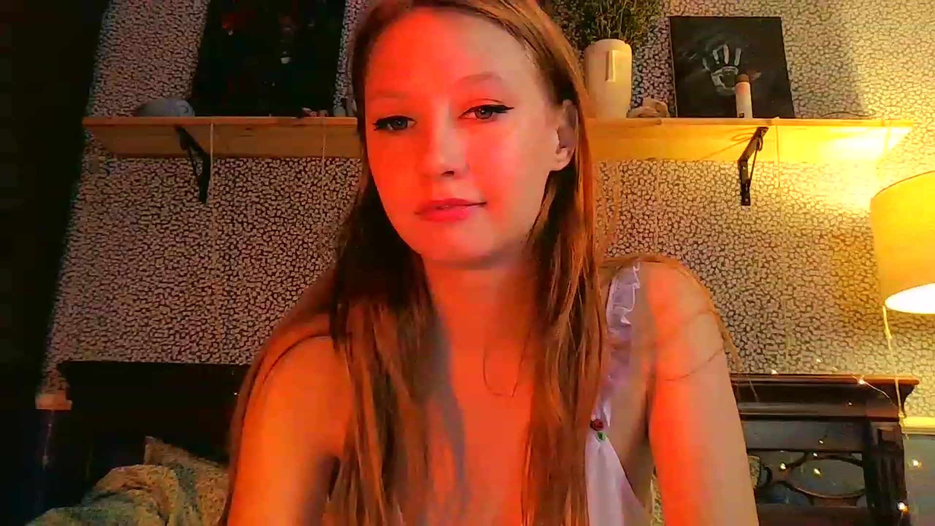 Gallery image thumbnail from EmillyGinger's myfreecams stream on, 12/03/2022, 19:43 image 12 of 20