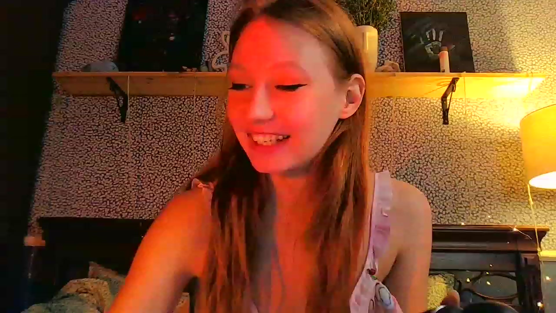 Gallery image thumbnail from EmillyGinger's myfreecams stream on, 12/03/2022, 19:43 image 3 of 20
