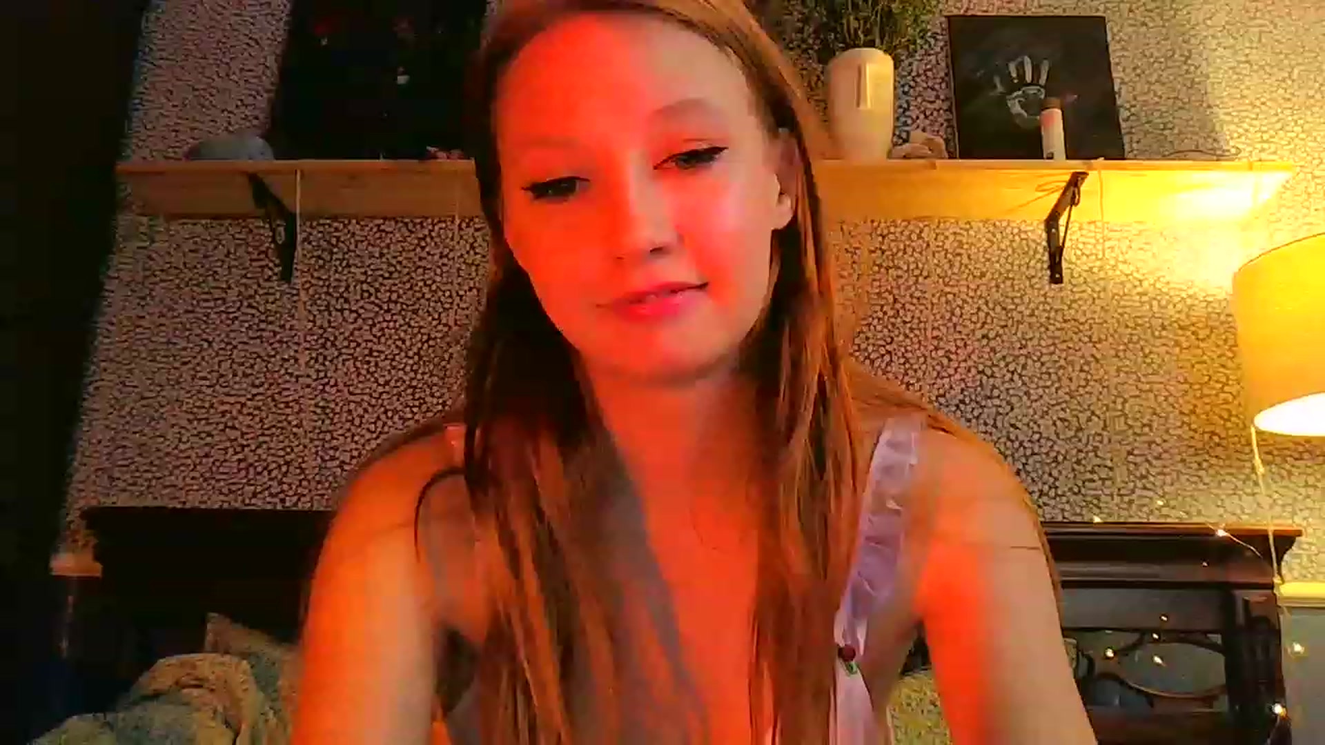 Gallery image thumbnail from EmillyGinger's myfreecams stream on, 12/03/2022, 19:43 image 13 of 20