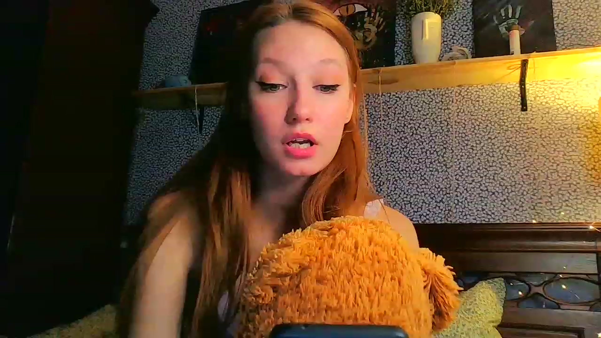 Gallery image thumbnail from EmillyGinger's myfreecams stream on, 12/03/2022, 20:55 image 11 of 20