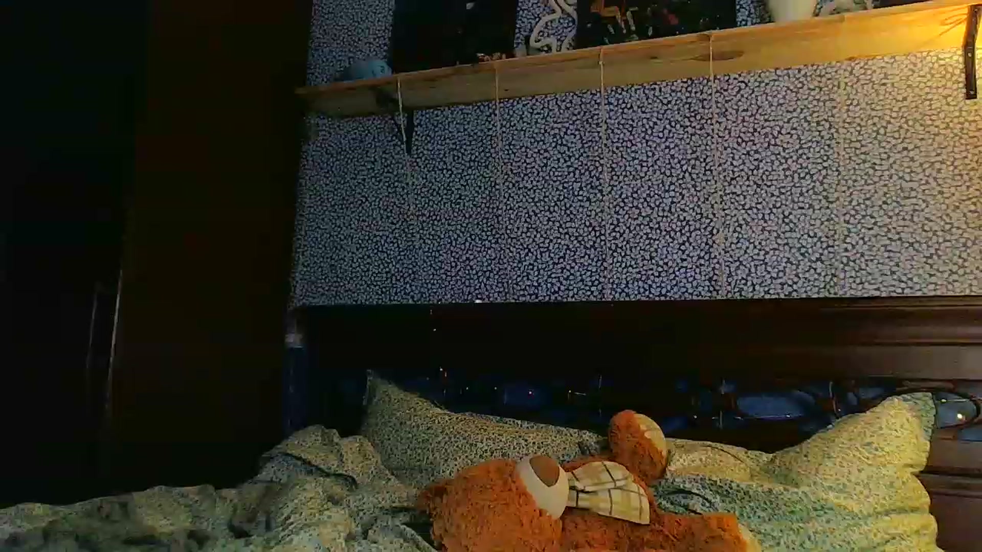 Gallery image thumbnail from EmillyGinger's myfreecams stream on, 12/03/2022, 20:55 image 18 of 20