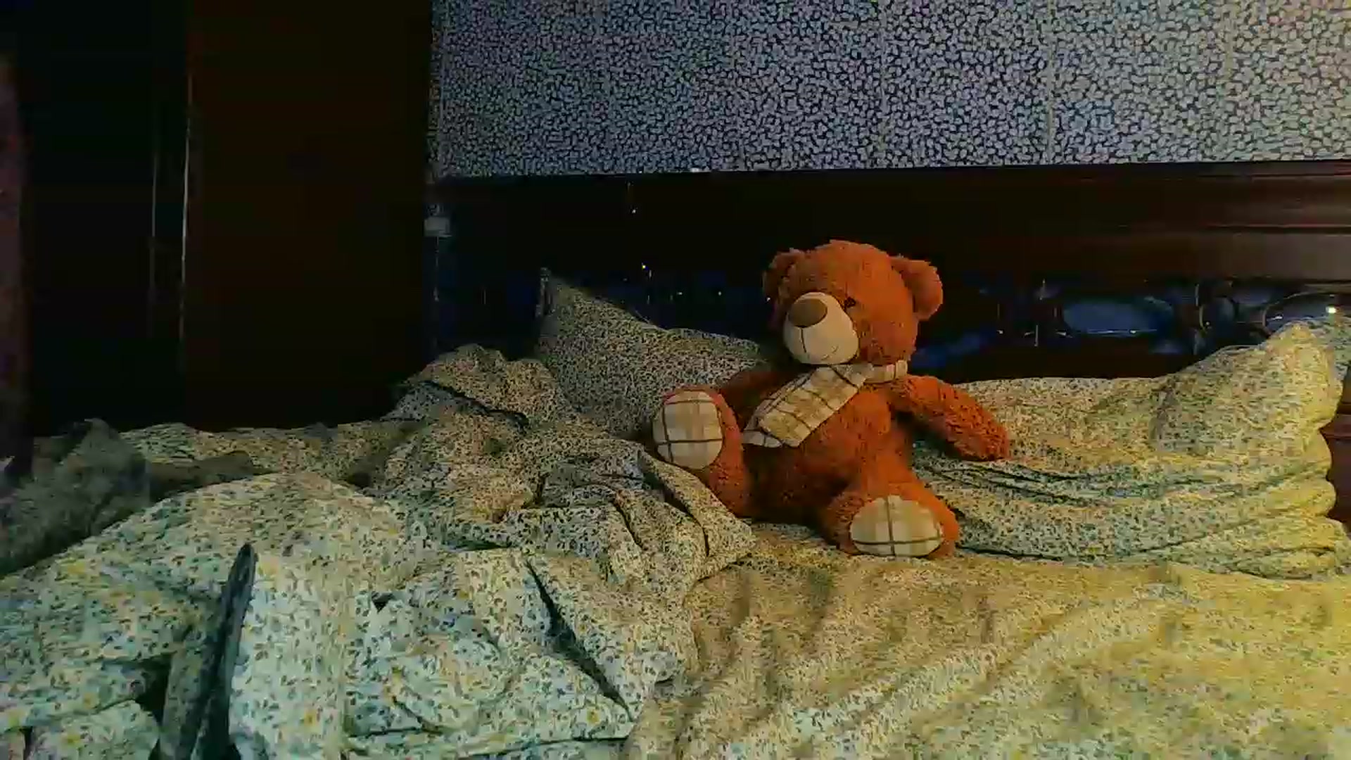 Gallery image thumbnail from EmillyGinger's myfreecams stream on, 12/03/2022, 20:55 image 20 of 20