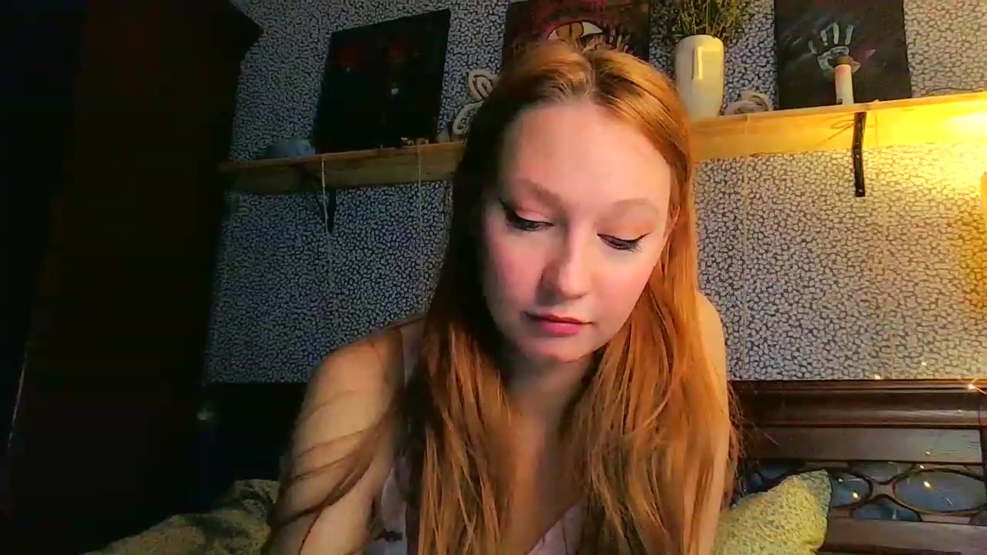 Gallery image thumbnail from EmillyGinger's myfreecams stream on, 12/03/2022, 20:55 image 12 of 20