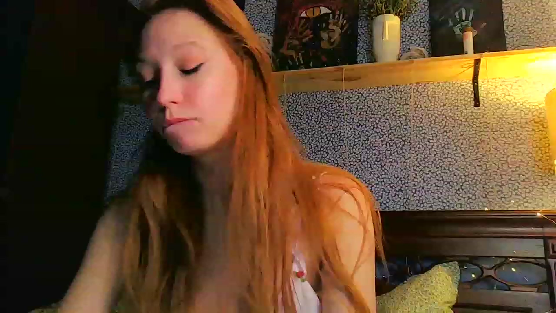 Gallery image thumbnail from EmillyGinger's myfreecams stream on, 12/03/2022, 20:55 image 10 of 20