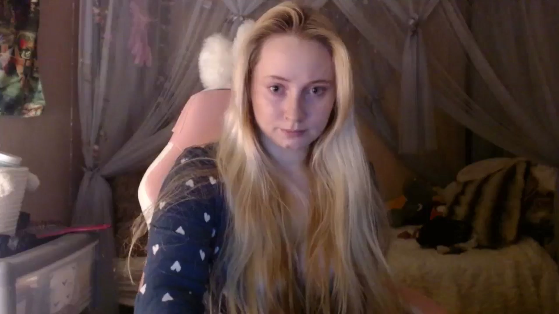 Gallery image thumbnail from EmilyAngel18's myfreecams stream on, 02/09/2025, 21:27 image 10 of 20