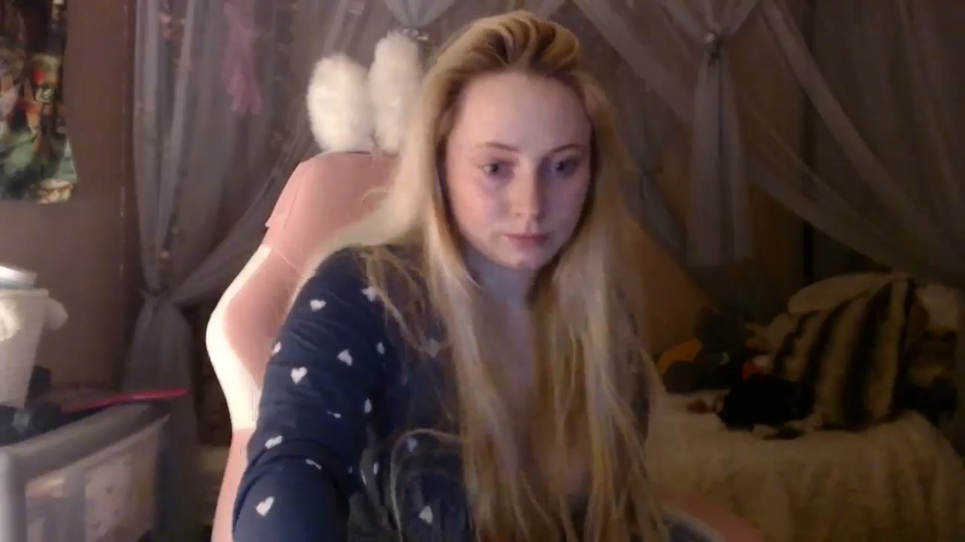 Gallery image thumbnail from EmilyAngel18's myfreecams stream on, 02/09/2025, 21:27 image 18 of 20