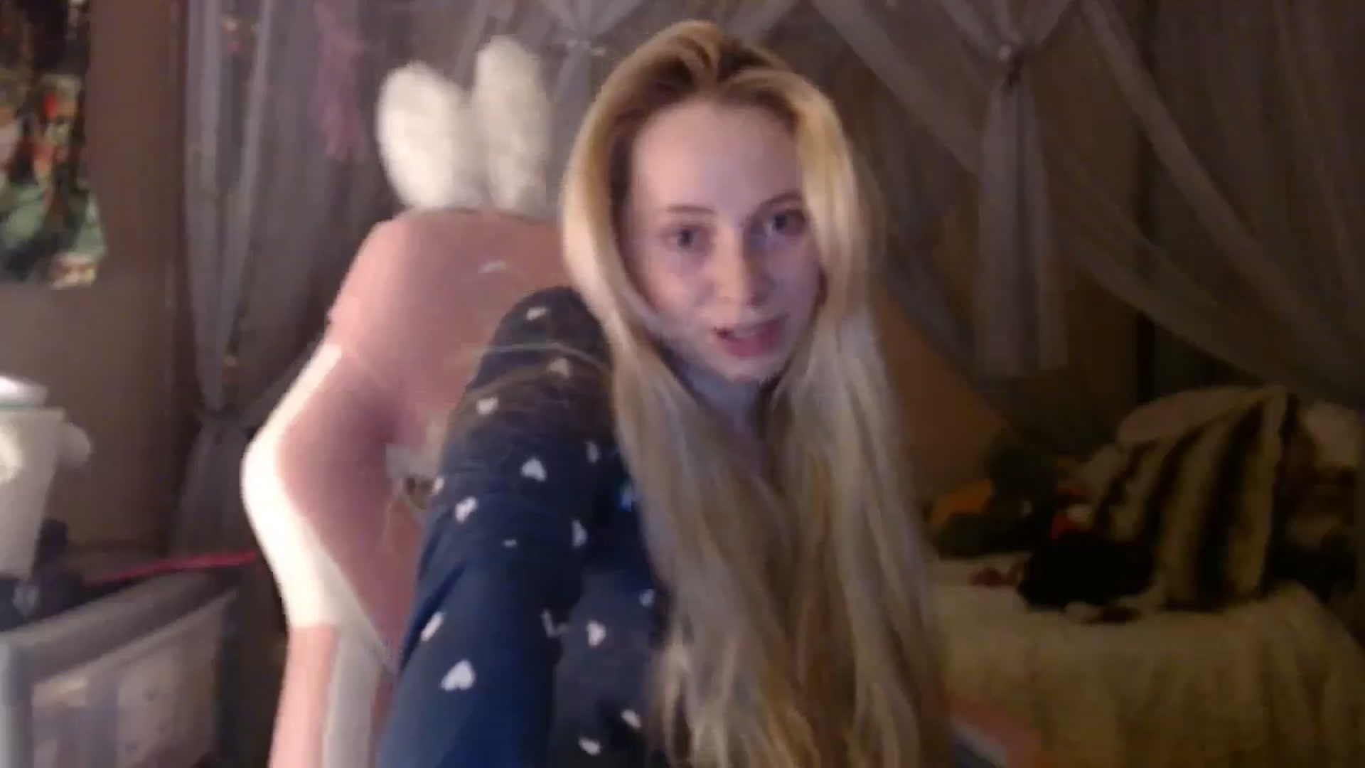 Gallery image thumbnail from EmilyAngel18's myfreecams stream on, 02/09/2025, 21:27 image 11 of 20