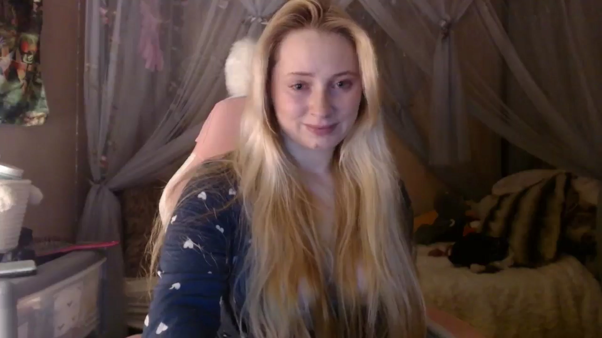 Gallery image thumbnail from EmilyAngel18's myfreecams stream on, 02/09/2025, 21:27 image 7 of 20