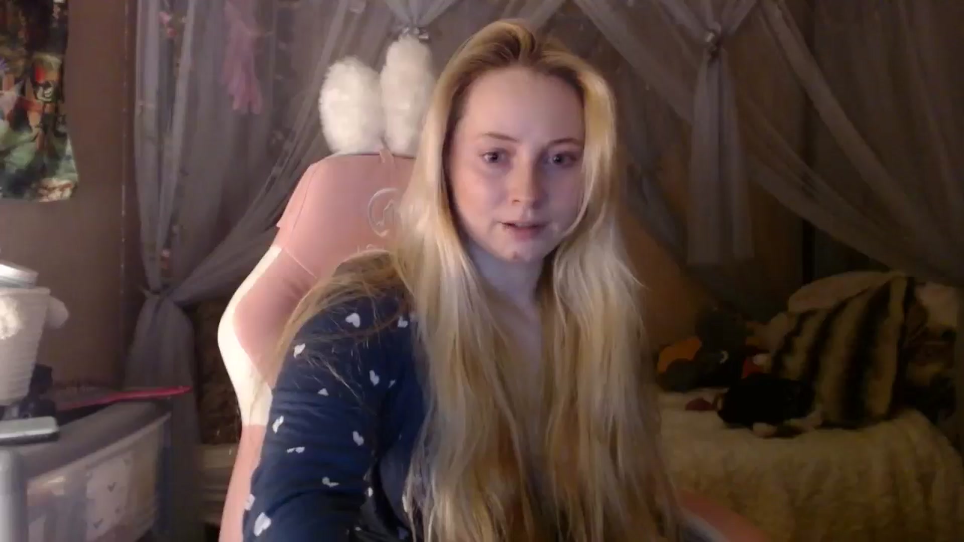 Gallery image thumbnail from EmilyAngel18's myfreecams stream on, 02/09/2025, 21:27 image 5 of 20