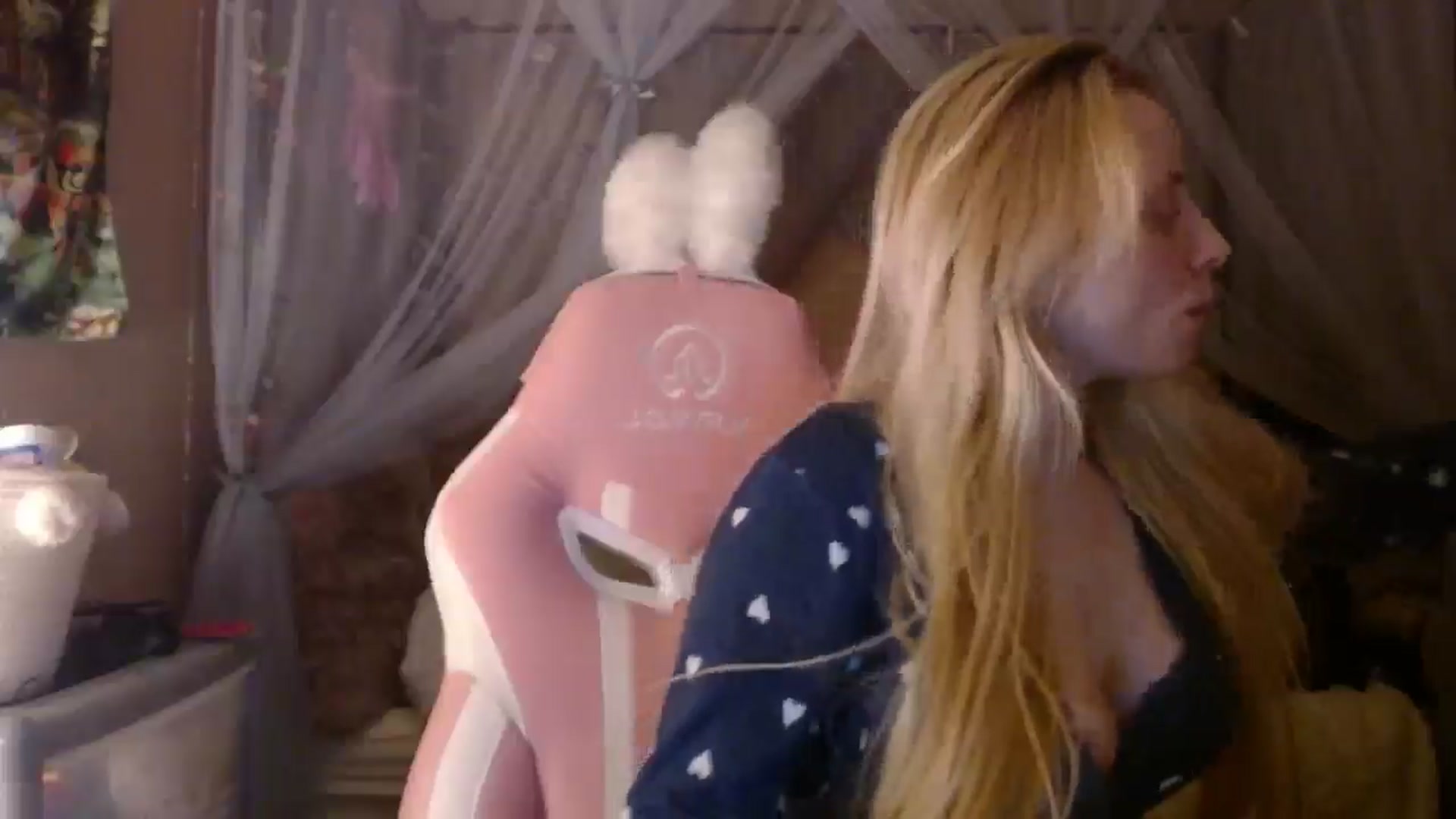 Gallery image thumbnail from EmilyAngel18's myfreecams stream on, 02/18/2025, 21:57 image 12 of 20