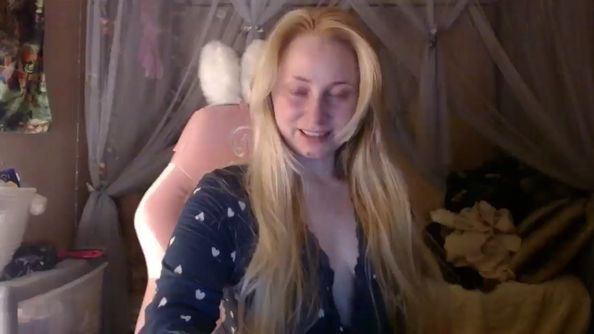Gallery image thumbnail from EmilyAngel18's myfreecams stream on, 02/24/2025, 23:59 image 2 of 20