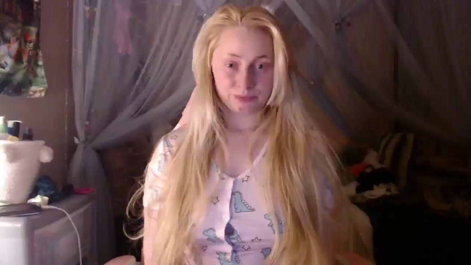Gallery image thumbnail from EmilyAngel18's myfreecams stream on, 03/04/2025, 22:19 image 9 of 20