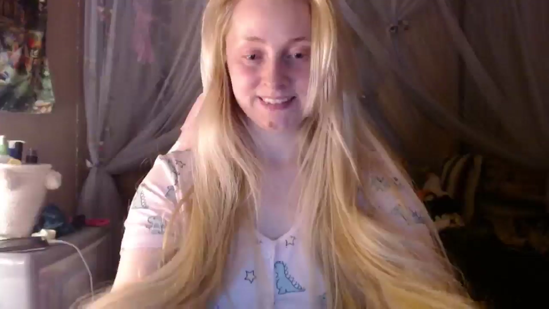 Gallery image thumbnail from EmilyAngel18's myfreecams stream on, 03/04/2025, 22:19 image 19 of 20