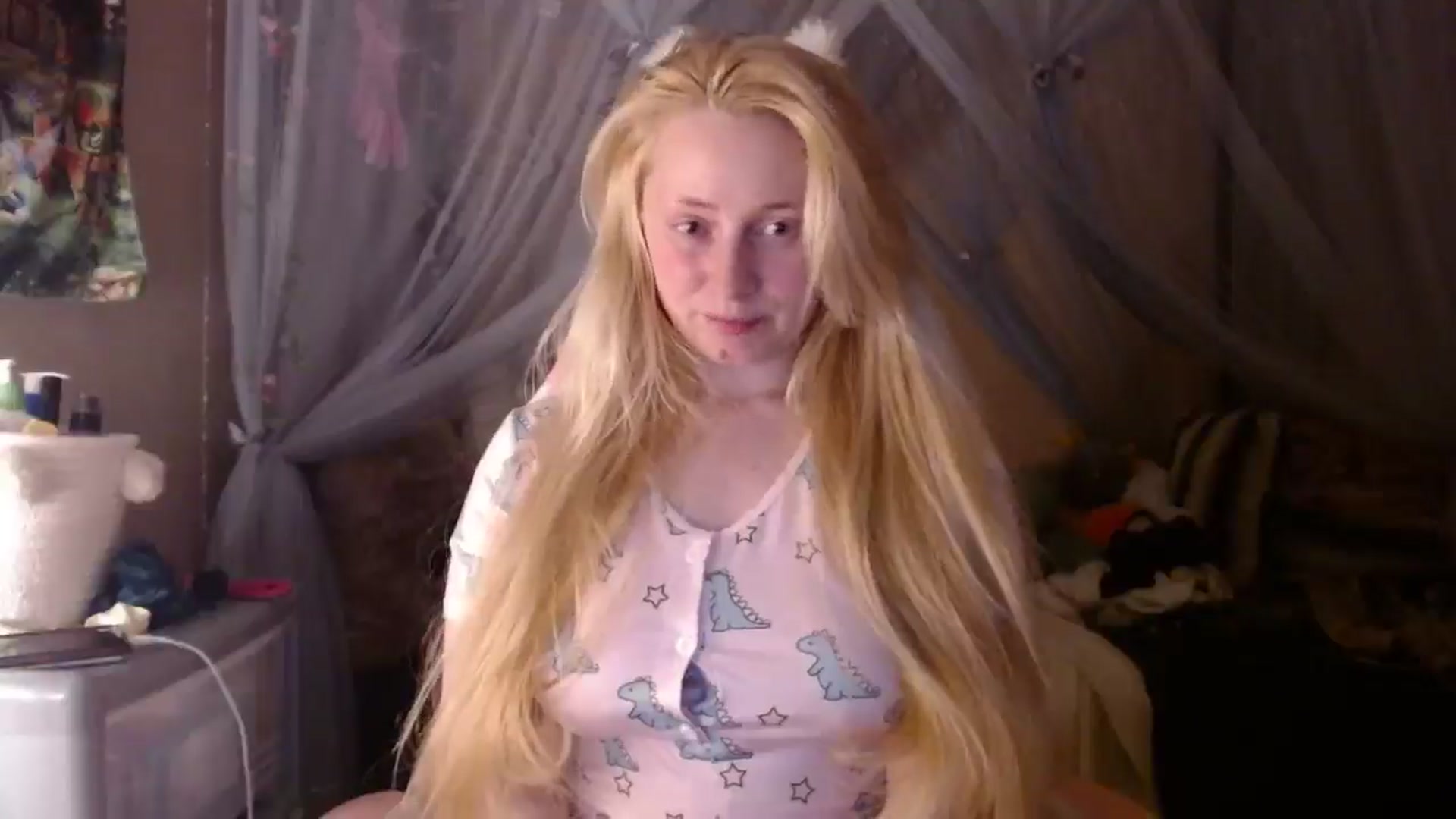Gallery image thumbnail from EmilyAngel18's myfreecams stream on, 03/04/2025, 22:19 image 4 of 20
