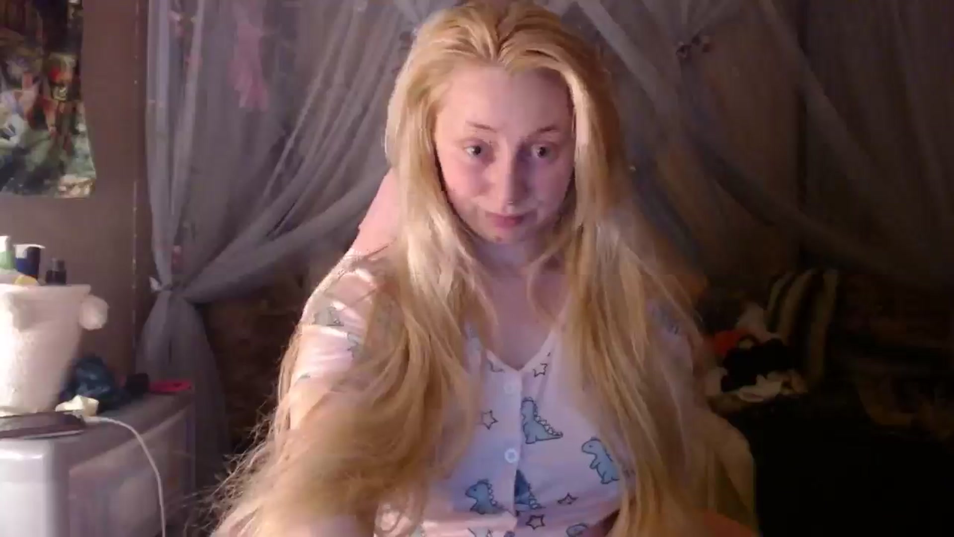 Gallery image thumbnail from EmilyAngel18's myfreecams stream on, 03/04/2025, 22:19 image 8 of 20