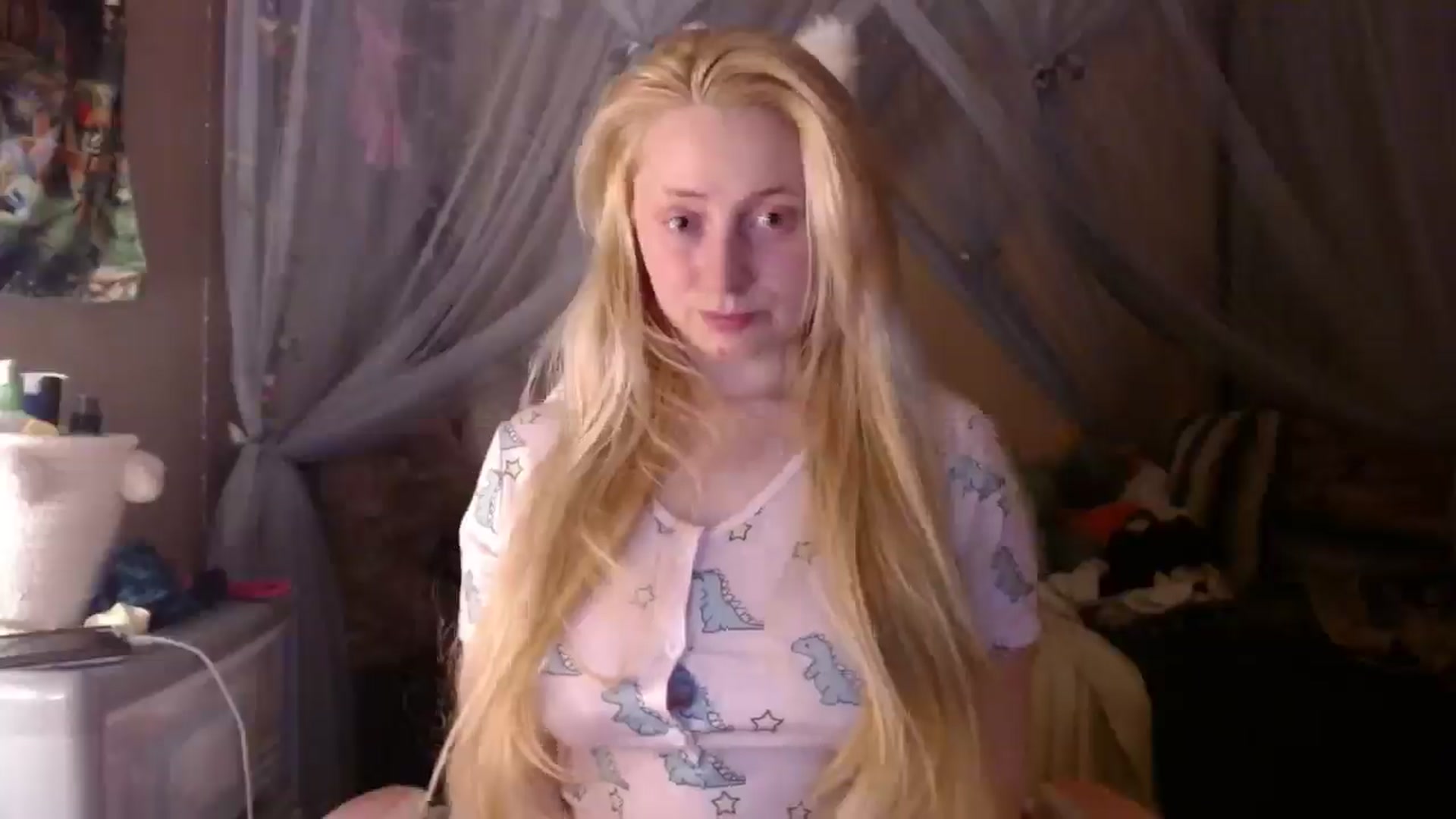 Gallery image thumbnail from EmilyAngel18's myfreecams stream on, 03/04/2025, 22:19 image 6 of 20